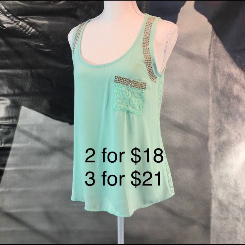 ⭐️Body Central rhinestone top
made in USA